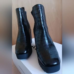 Aldo Chelsea Black Boots 7